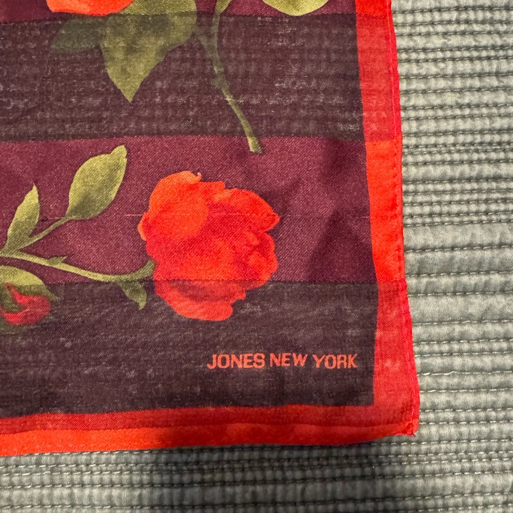 4 Vibrant Square Scarves - Picture 6 of 10